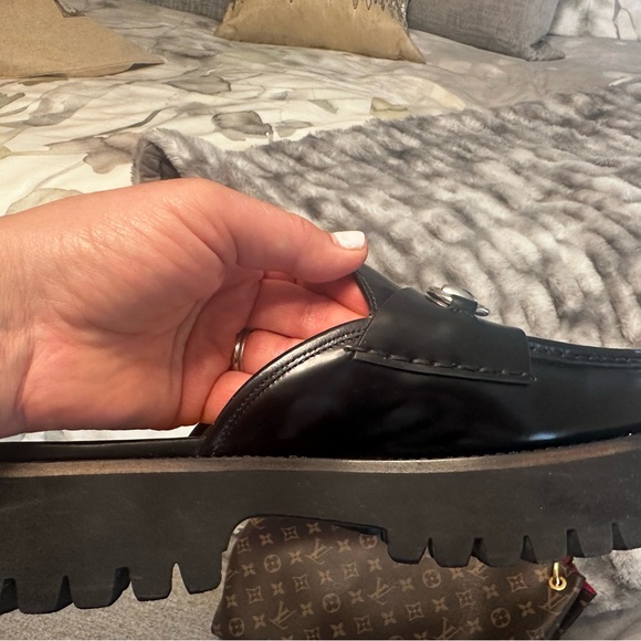 Gucci woman’s horse-bit mules. - Picture 10 of 16